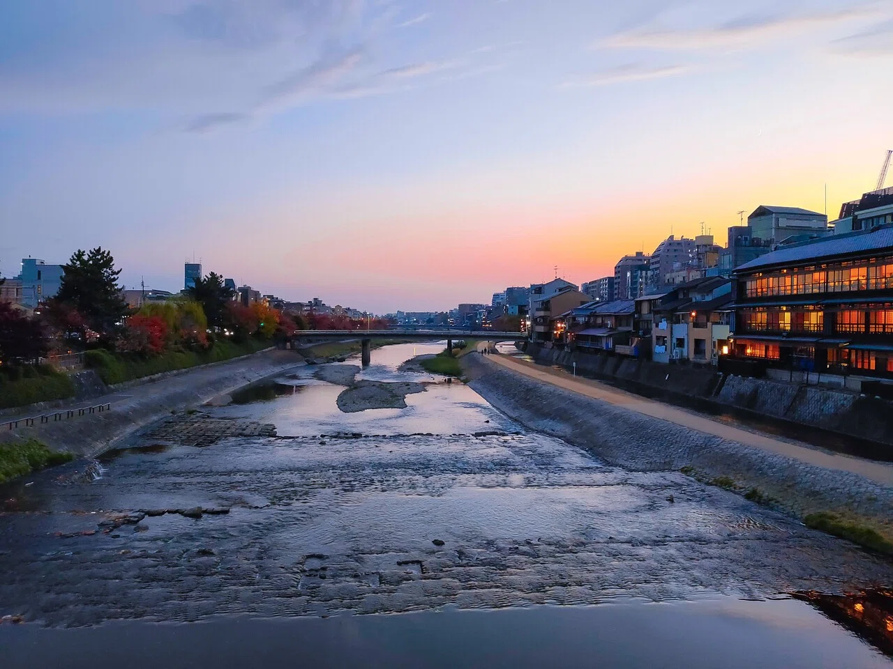 上村松園と四条河原の夕涼み｜偉人たちの見た京都｜ほんのひととき