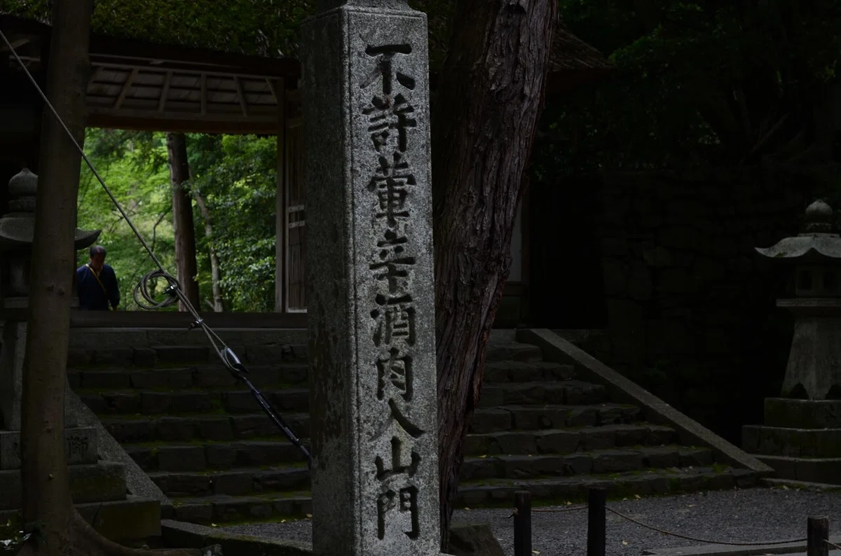 Art｜京都・法然院、ガラスの枯山水、西中千人さん｜江六前一郎