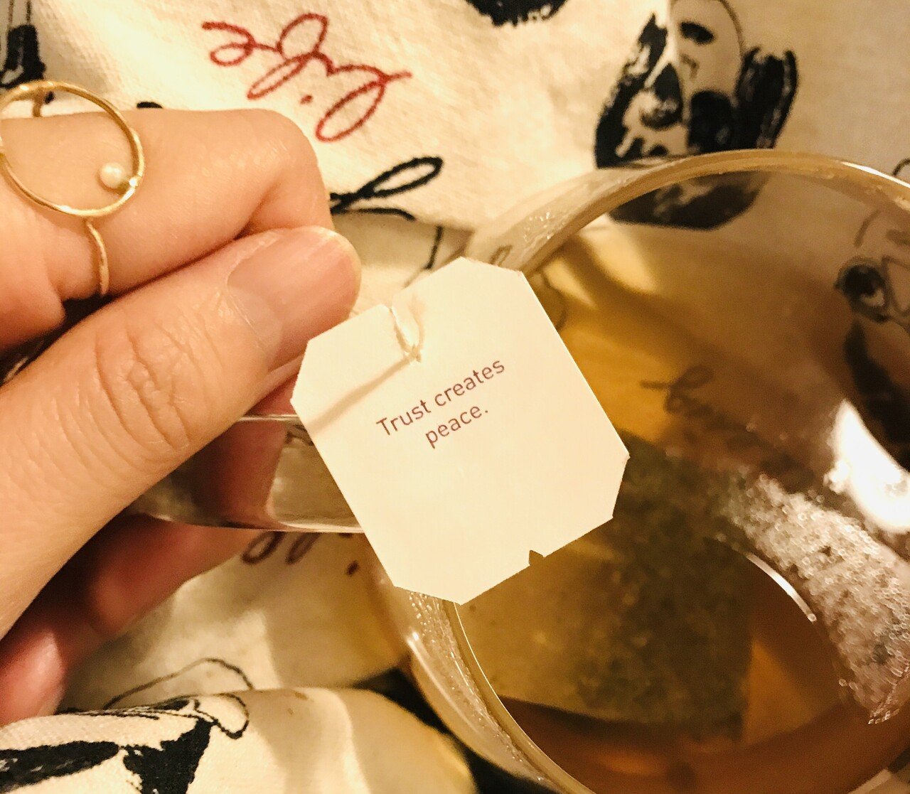 Trust Creates Peace 信頼は平和を生み出す なんて やさしくすてきな言葉 そして うわさの通りyogiteaは美味しい Kae Note Trust Creates Peace 信頼は平和を生み出す なんて やさしくすてきな言葉 そして うわさの通りyogiteaは美味しい Kae Note