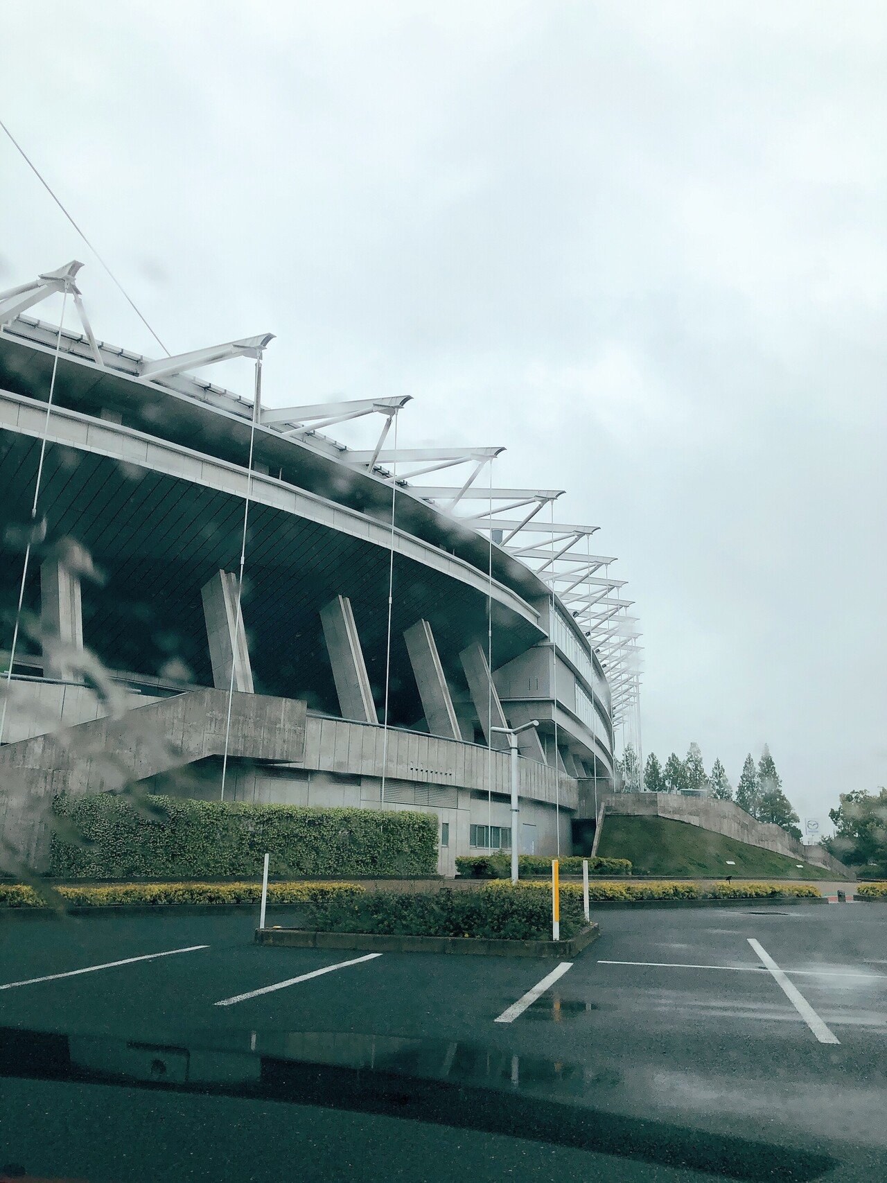 雨の日ドライブ 思ったほど雨足は強くなくて良かった Iphoneから懐かしい曲 少々緊張した運転を優しくフォローしてくれてありがとう 雨の日の車の運転 皆さんもどうぞ気をつけて 時間と心に余裕を持って 七緒 Note