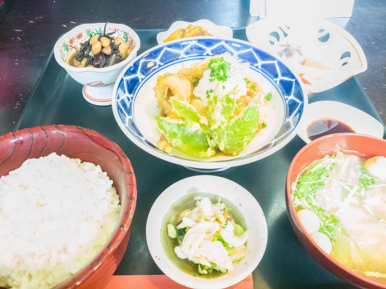 新鮮!品数多い!お値打ち!金沢武家屋敷跡近く「魚半」の日替わり定食