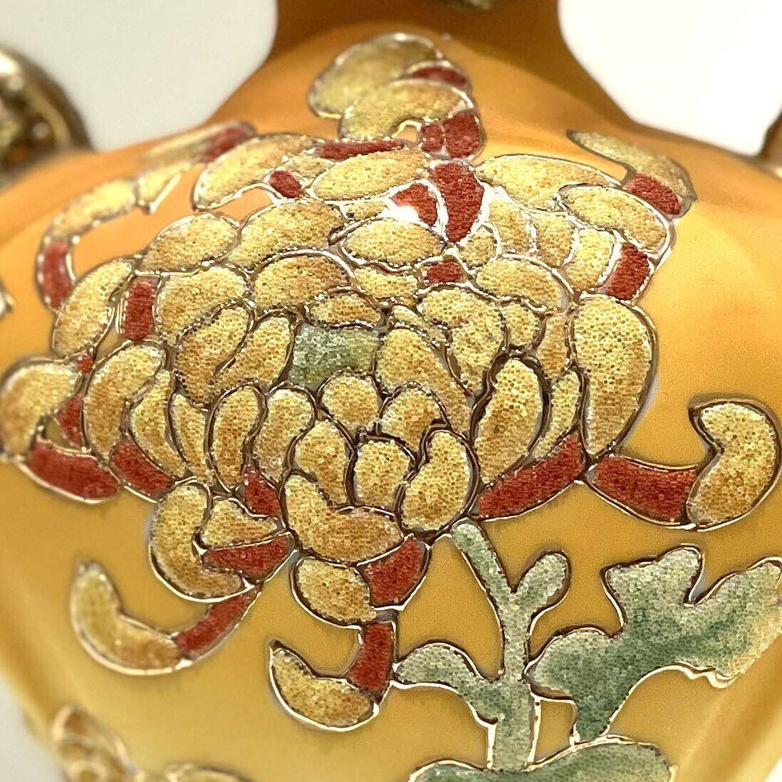 幻の陶磁器」とよばれたコラレン｜横山美術館