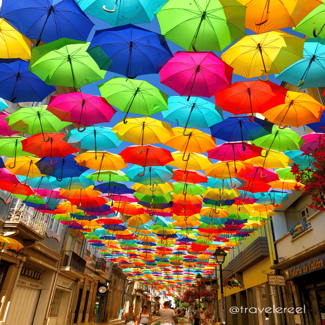 1コマ海外旅行 2 ポルトガルの傘祭り アキタ ヨウスケ 旅するちんあなご Note