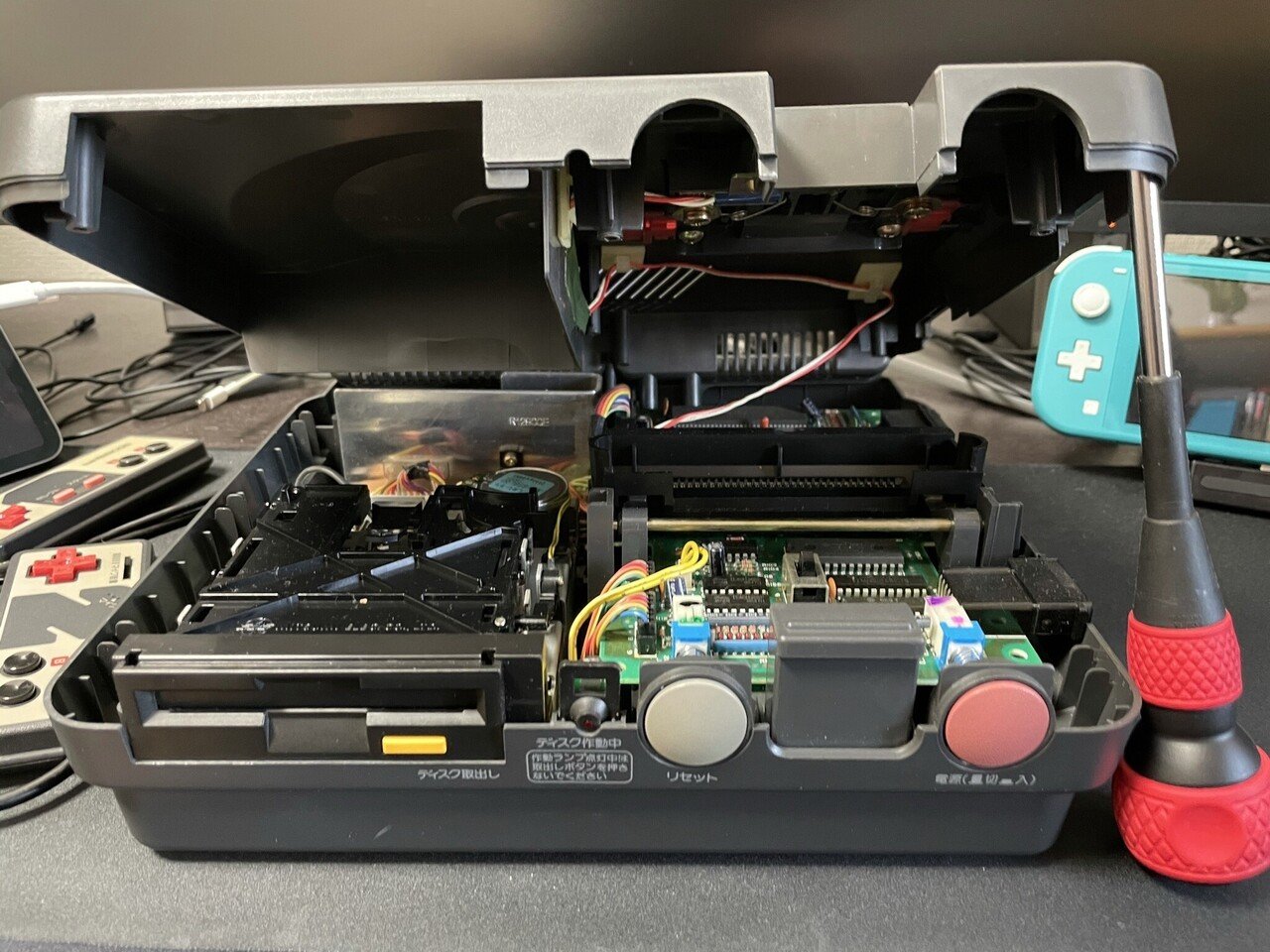 ディスクシステムのベルト交換(ツインファミコン編)|窓際SE ディスクシステムのベルト交換(ツインファミコン編)|窓際SE
