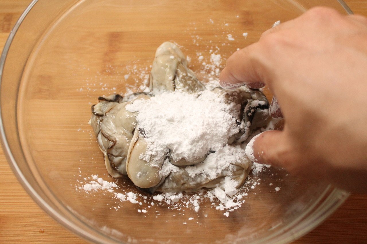 牡蠣の洗い方比較 片栗粉と大根おろし 樋口直哉 Travelingfoodlab Note