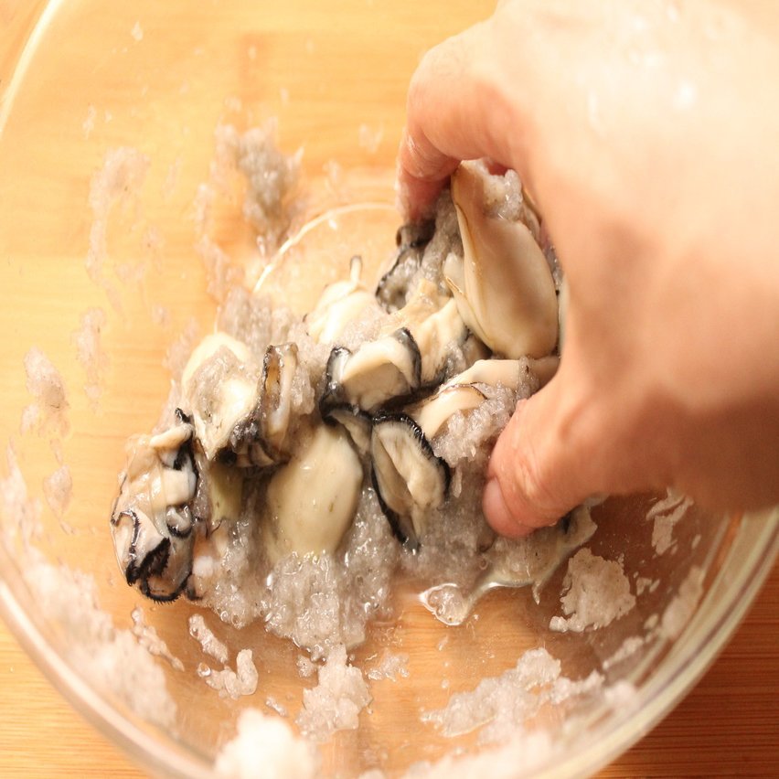 牡蠣の洗い方比較 片栗粉と大根おろし 樋口直哉 Travelingfoodlab Note