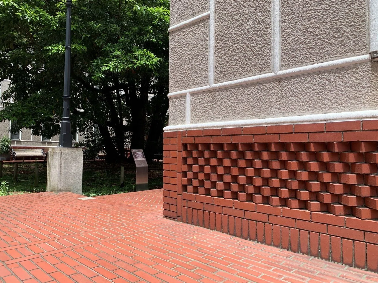 【稀少】 「日本の赤煉瓦　横浜開港資料館編」 赤煉瓦に白い花崗岩のストライプが映える「横浜市開港記念会館」｜Aki