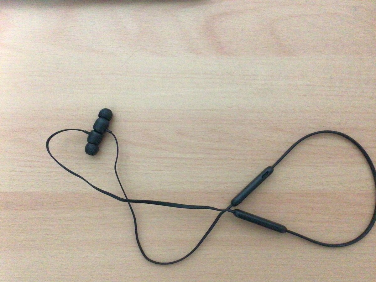 BEATS FLEX ワイヤレスイヤホン　ブラック　試用だけ BEATS FLEX ワイヤレスイヤホン ブラック 試用だけ BEATS FLEX