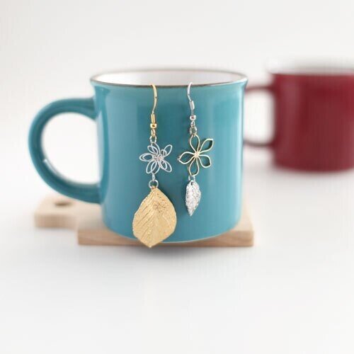 【864】葉っぱとお花のアシンメトリーピアス／イヤリング 864葉っぱとお花のアシンメトリーピアス／イヤリング