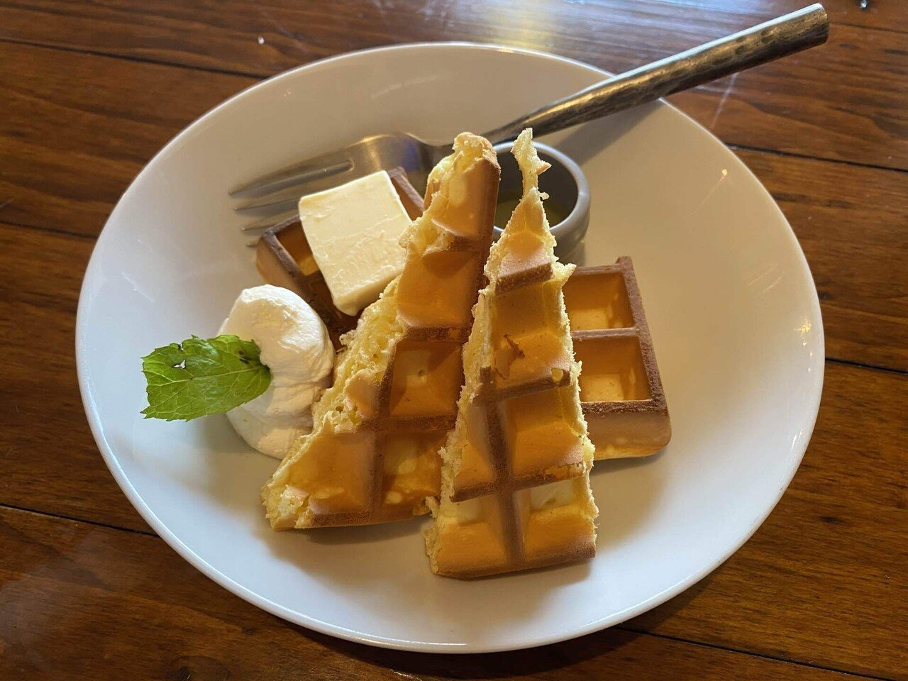 昨日話してたシンプルな疑問なんだけど 例えばsmapの楽曲がサブスクに無いのなんでなんだろう みんなが聴きたくて 聴いたら誰かしらの収入になるのなら シンプルにサブスクに置いといて その後に収入配分の 角田陽一郎 バラエティプロデューサー Note