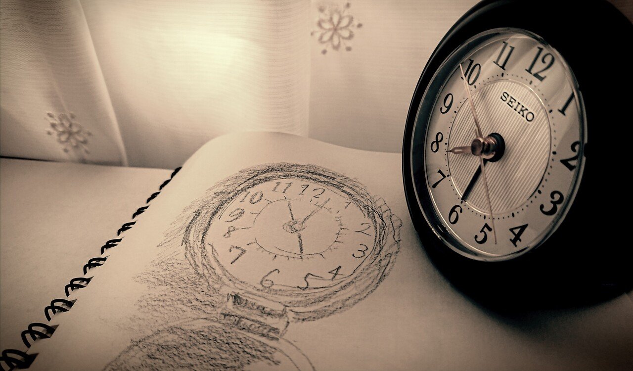 日曜日の朝 6時から30分の鉛筆レッスン 楽しみすぎて4時に目覚め うっかり二度寝 次に気付いたのは6時を分過ぎてから 悔しいから昨日 目覚まし買ってきた ついでにお絵かきノートと鉛筆 せっ Noly Note