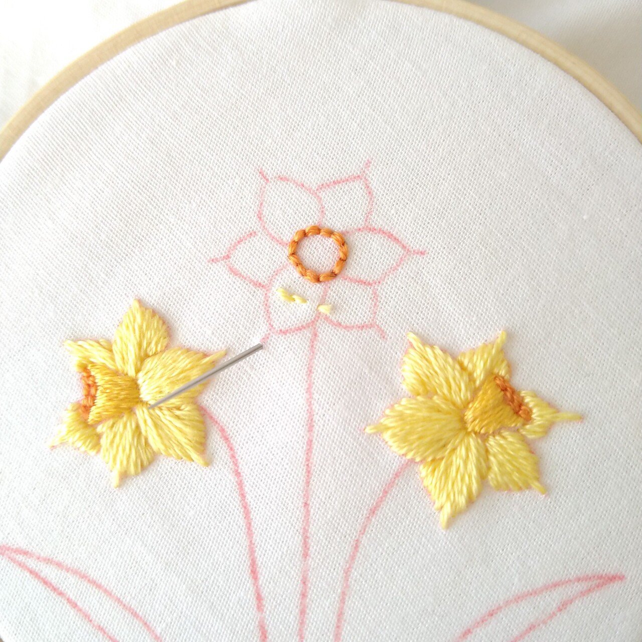 スイセンの花の刺繍ハンカチキットを作ろう* ステップ6 〜スイセンの