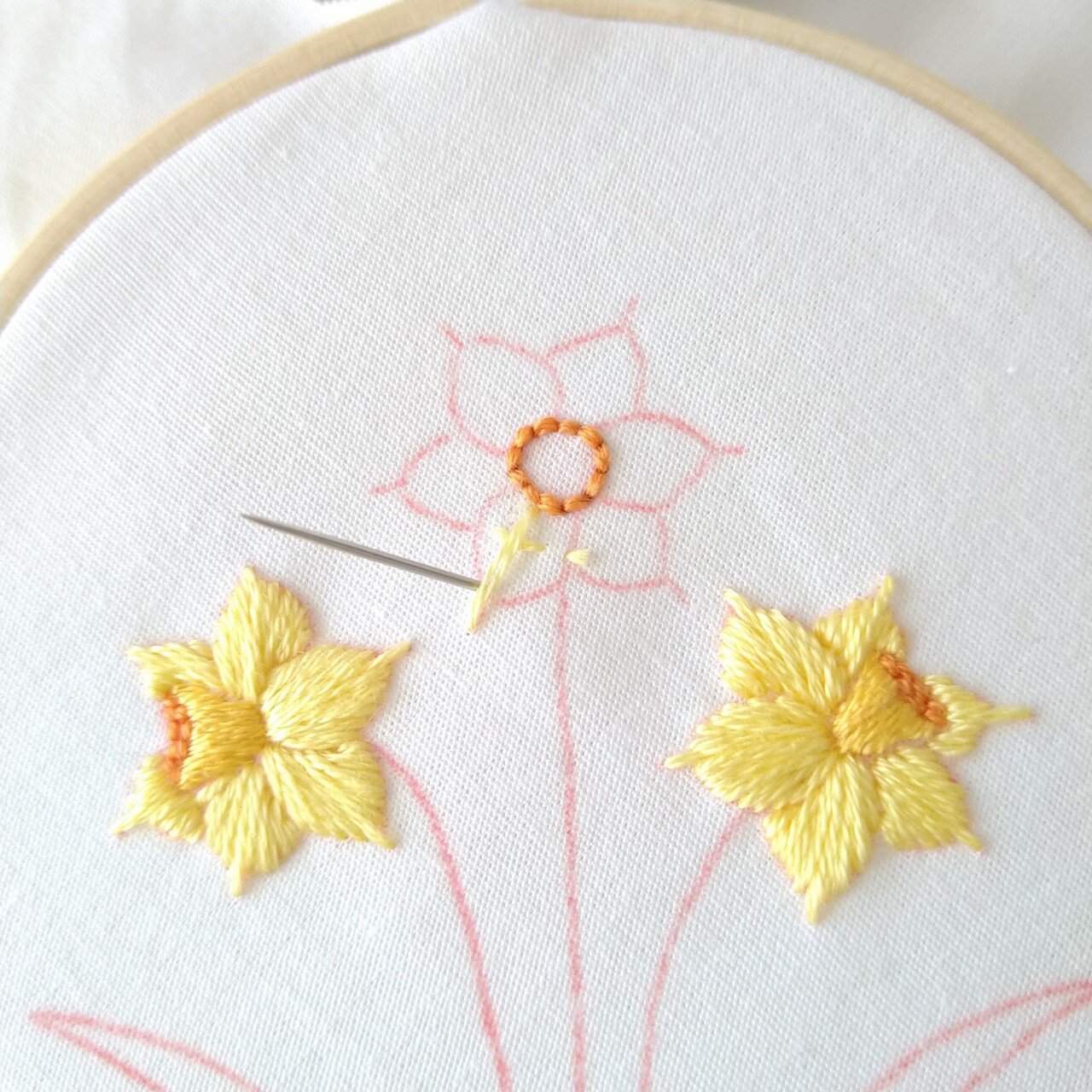 スイセンの花の刺繍ハンカチキットを作ろう* ステップ6 〜スイセンの