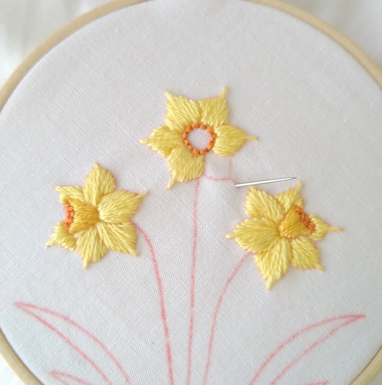 スイセンの花の刺繍ハンカチキットを作ろう* ステップ6 〜スイセンの