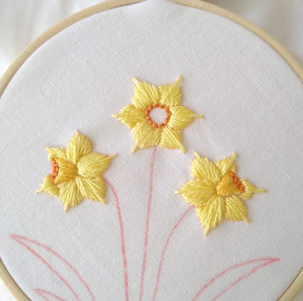 スイセンの花の刺繍ハンカチキットを作ろう* ステップ6 〜スイセンの