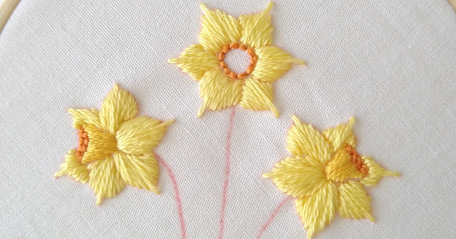 スイセンの花の刺繍ハンカチキットを作ろう* ステップ6
