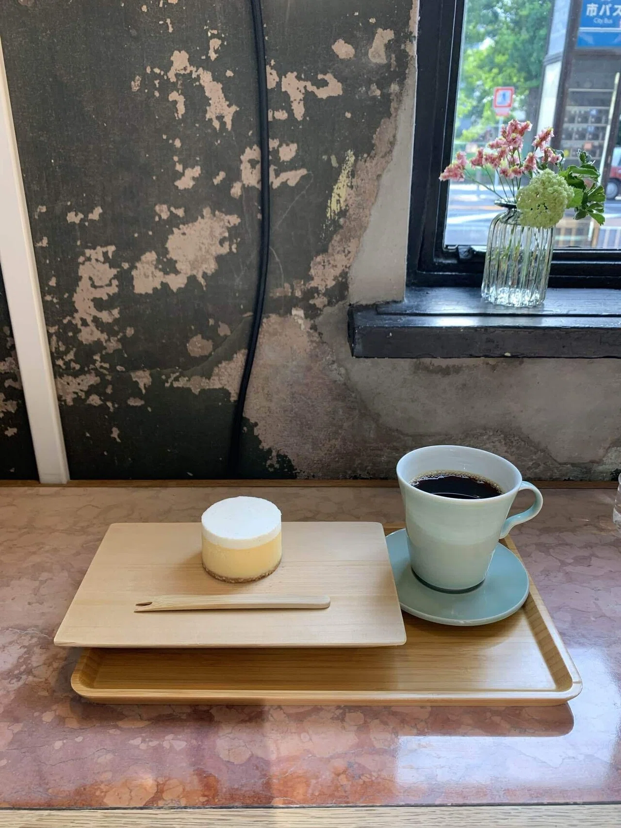 引取　京都　机　YOSHIKAWA D＆A 飾り彫刻　カフェテーブル カフェテーブル 丸型 ゴールド脚 CT-F60R テーブル 幅60cm ダイニング