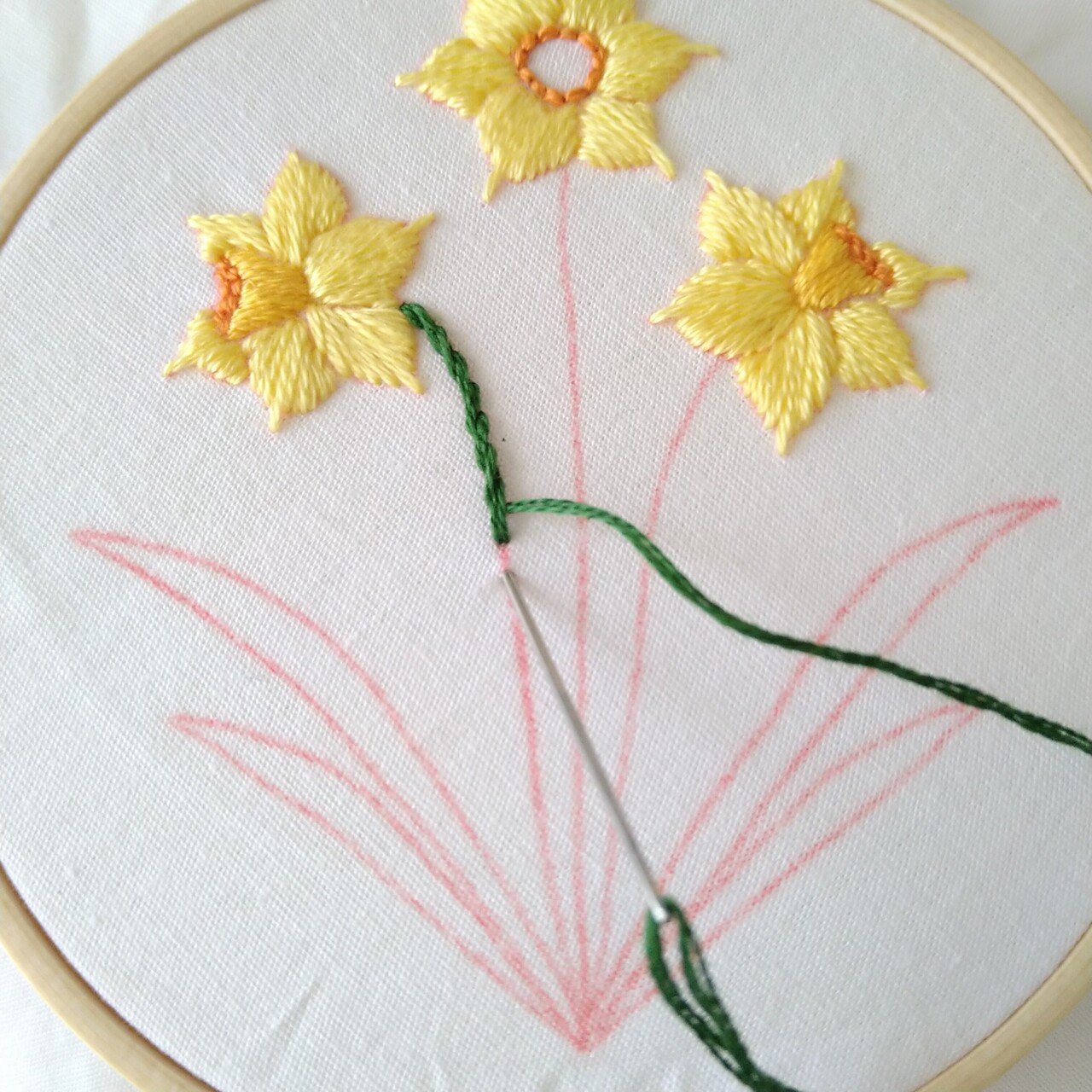 スイセンの花の刺繍ハンカチキットを作ろう* ステップ7 〜茎の刺繍
