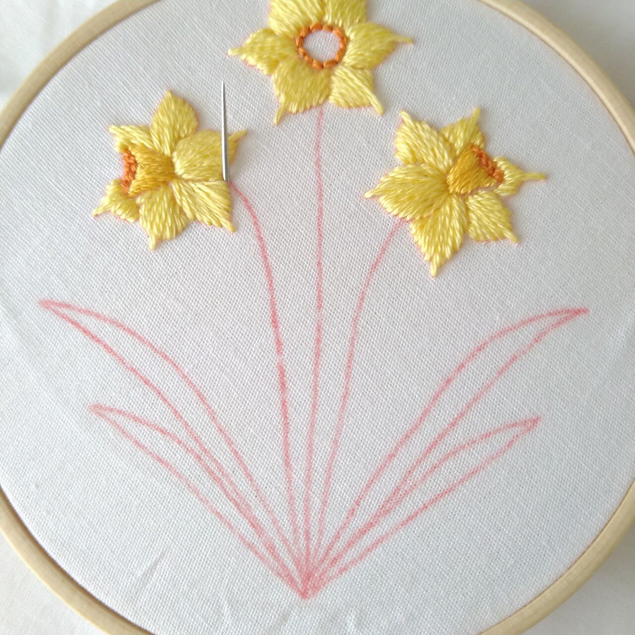 スイセンの花の刺繍ハンカチキットを作ろう* ステップ7 〜茎の刺繍