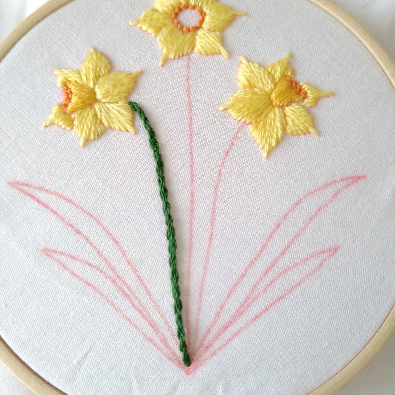 スイセンの花の刺繍ハンカチキットを作ろう* ステップ7 〜茎の刺繍