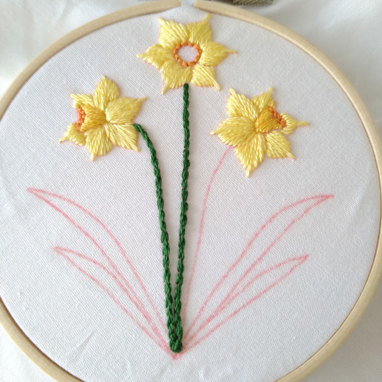 スイセンの花の刺繍ハンカチキットを作ろう* ステップ7 〜茎の刺繍
