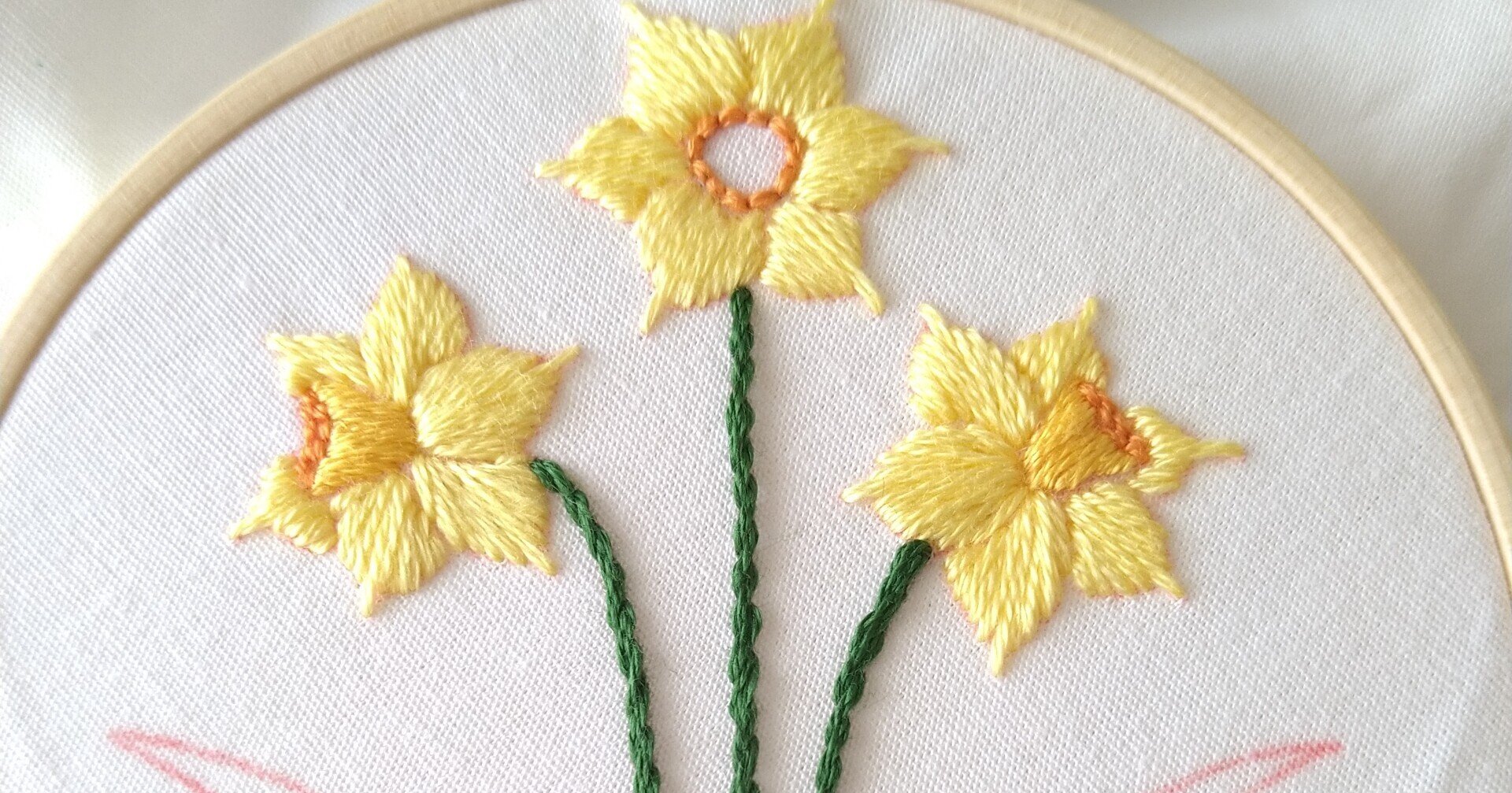 スイセンの花の刺繍ハンカチキットを作ろう* ステップ7 〜茎の刺繍