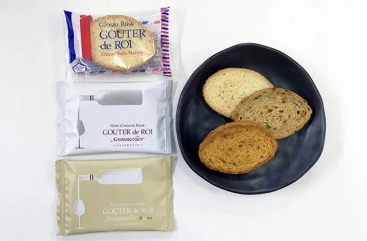 百貨店オススメ洋菓子 ガトーフェスタハラダ のラスクです 特に夏季限定のトマトチーズバジルの甘くないラスクがオススメ ワインやビールのお供としてもおやつとしても大変美味しいラスクです 江戸駿一 Note