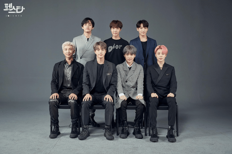 Bts Facebookを楽しむ 歴代家族写真などのギャラリーが充実している件 T Crown Note