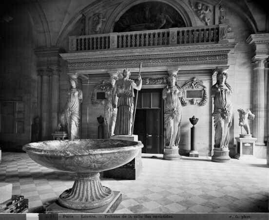 ルーブル美術館の「カリアティードの間」。ルイ14世の時代に、宮廷の舞踏会や宴が開かれた広間である（第2章のトビラから）