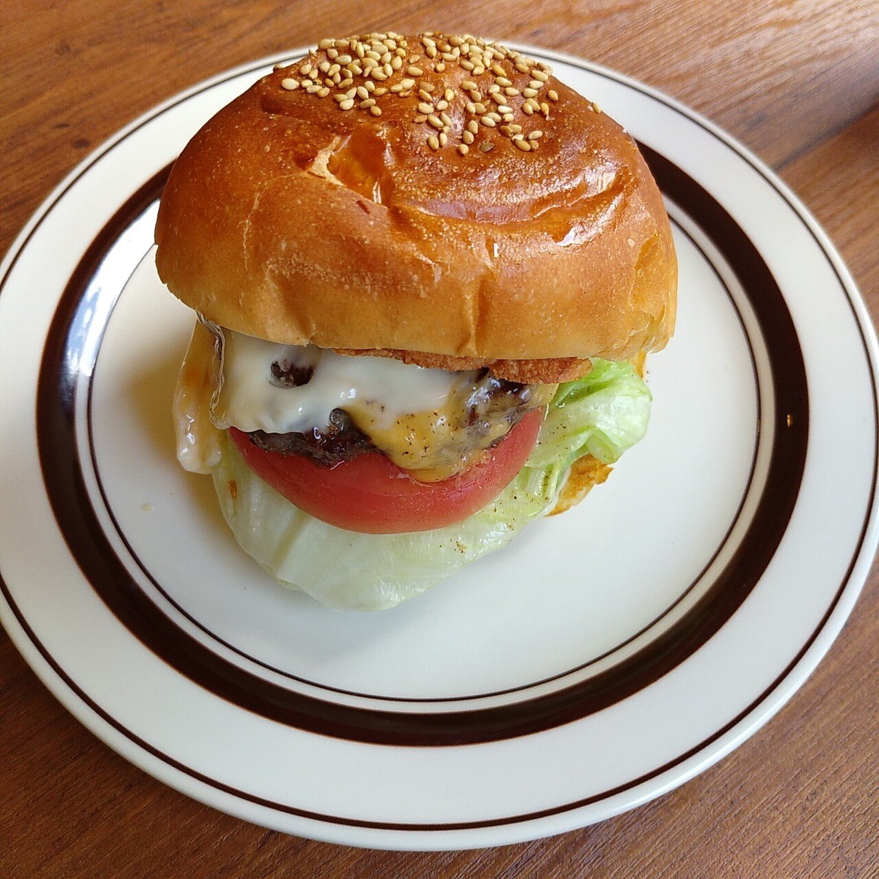河原町荒神口にある Olu Burger Kyoto さんでチーズバーガーをお一人様ランチです 具が大きいので空中分解しないよう食べました 美味しゅうございました 御隠居曼荼羅 Note 河原町荒神口にある Olu Burger Kyoto さんでチーズバーガーをお一人様ランチです 具が大きいので空中分解しないよう食べました 美味しゅうございました 御隠居曼荼羅 Note