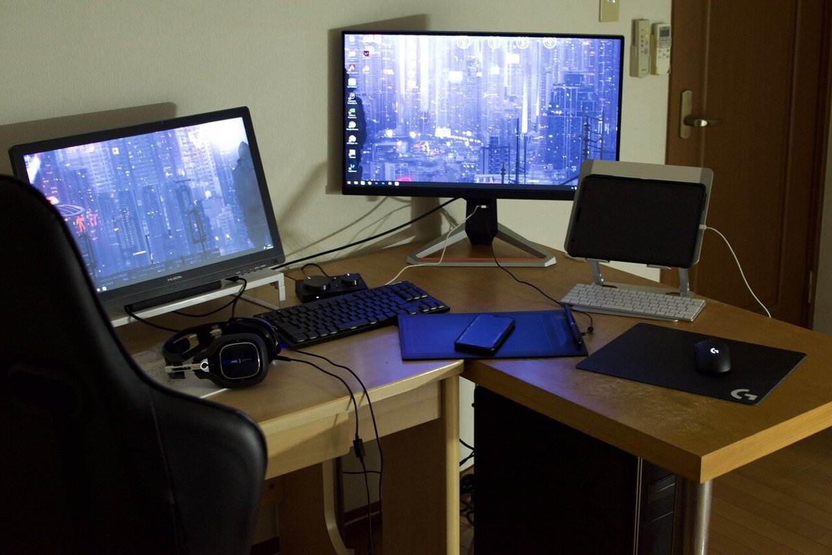 私のPCデスク紹介｜成智らい/chisaki