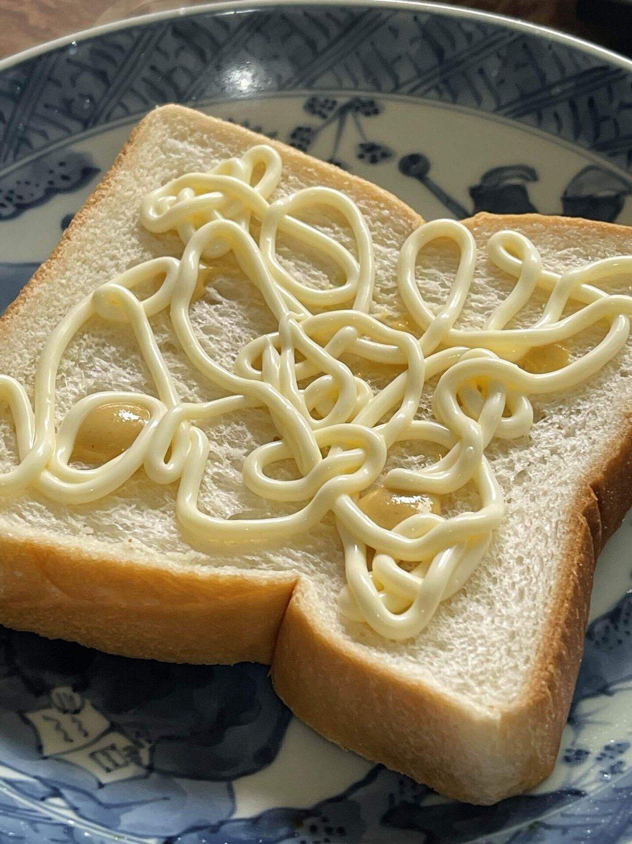 テレワーク飯 黒胡椒と粒マスタードのベーコンポテトサラダパン 味と香りの甘蜜バナナ ベトナム産高地栽培 セブンイレブン 玉置泰紀 Kadokawa21年室 Note