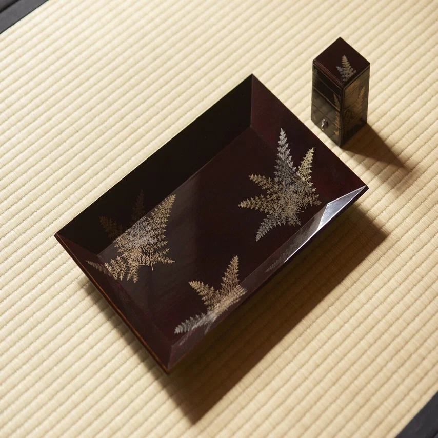 絶滅危惧種としての香道具～香道具ファンドNo.9「女桑木地蝋塗忍草蒔絵 