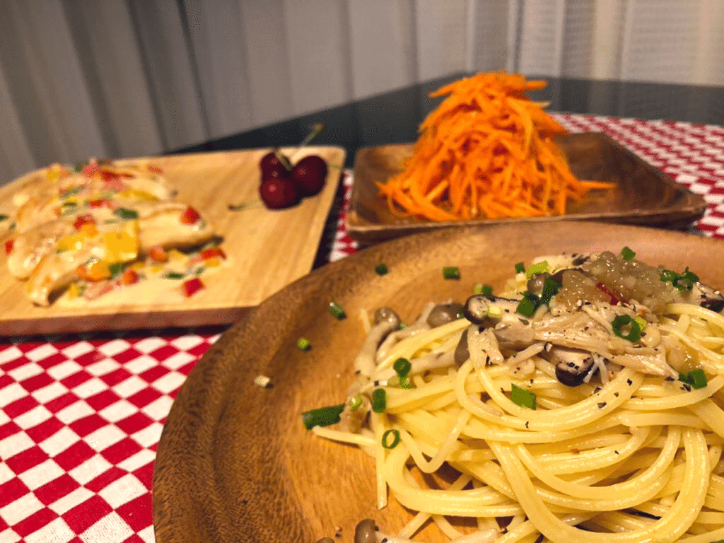 21 6 5 本日の晩御飯 きのことアンチョビのペペロンチーノ 鶏ササミの豆乳クリームソース キャロット ラペ 冷蔵庫前でしばし悩む で このメニューに 詳しくはtwitter Ayu Note