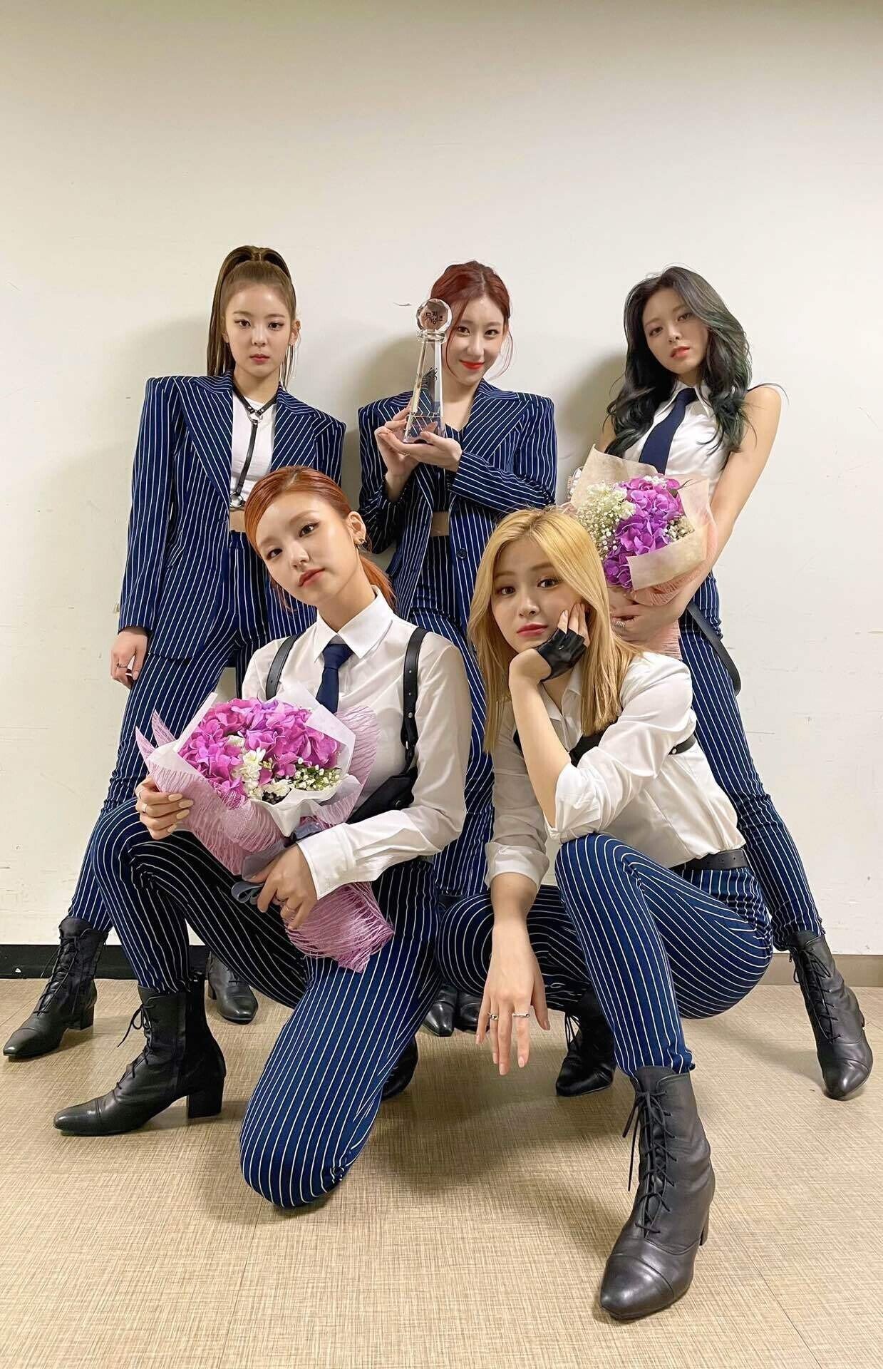 Itzyとwjsn The Blackで比較するスーツ衣装 考察 オレンジ Note Itzyとwjsn The Blackで比較するスーツ衣装 考察 オレンジ Note