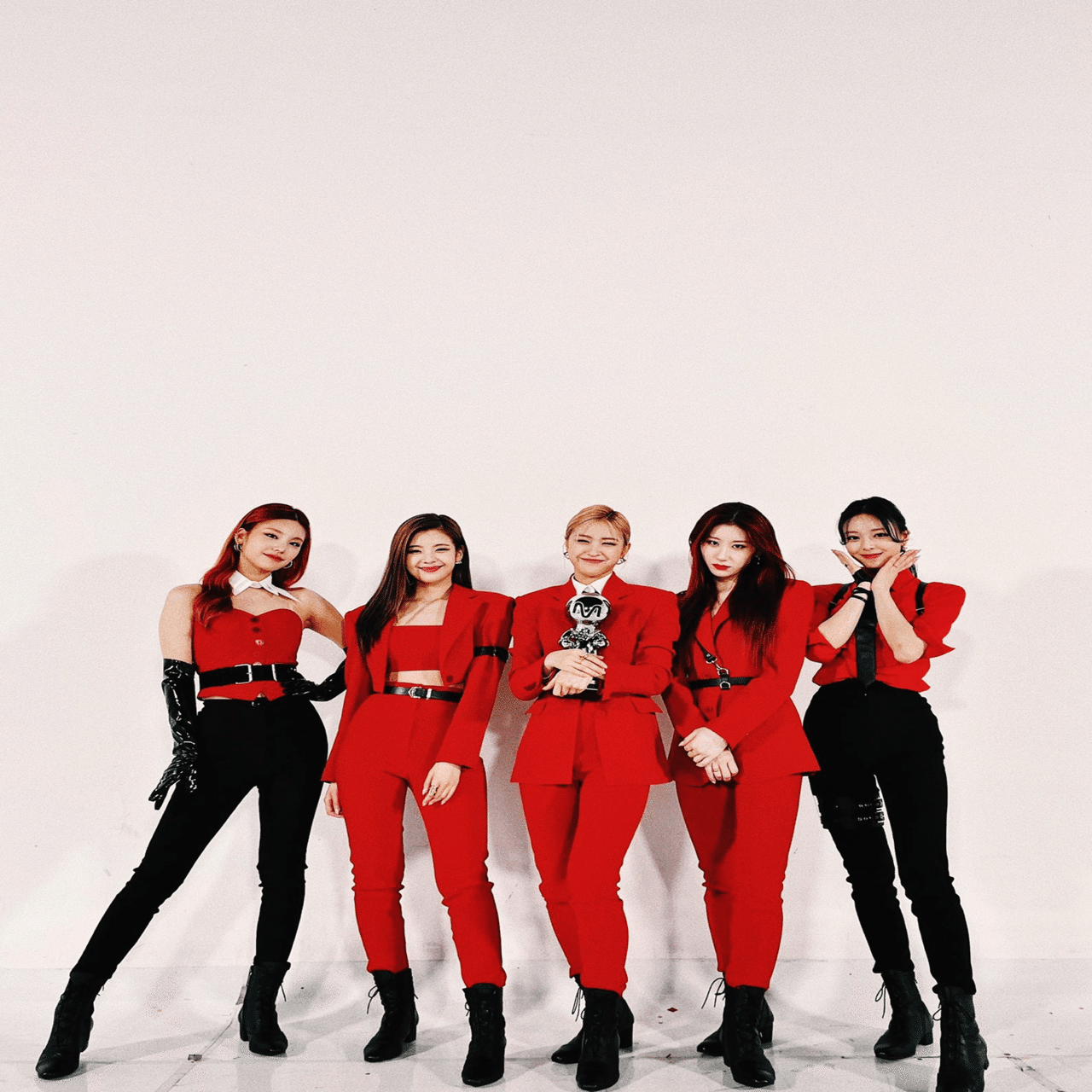 Itzyとwjsn The Blackで比較するスーツ衣装 考察 オレンジ Note