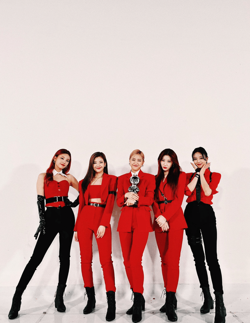 Itzyとwjsn The Blackで比較するスーツ衣装 考察 オレンジ Note Itzyとwjsn The Blackで比較するスーツ衣装 考察 オレンジ Note