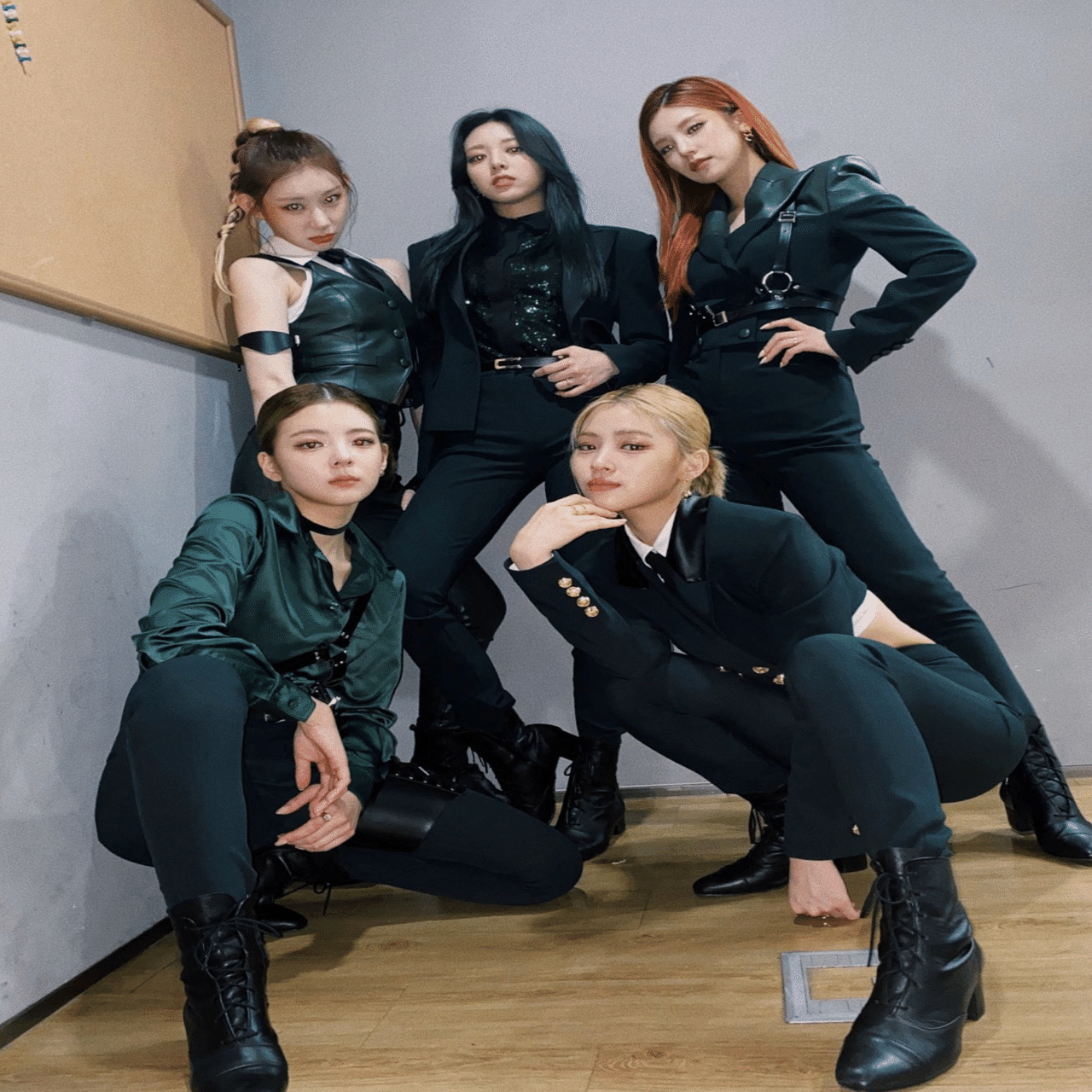 Itzyとwjsn The Blackで比較するスーツ衣装 考察 オレンジ Note