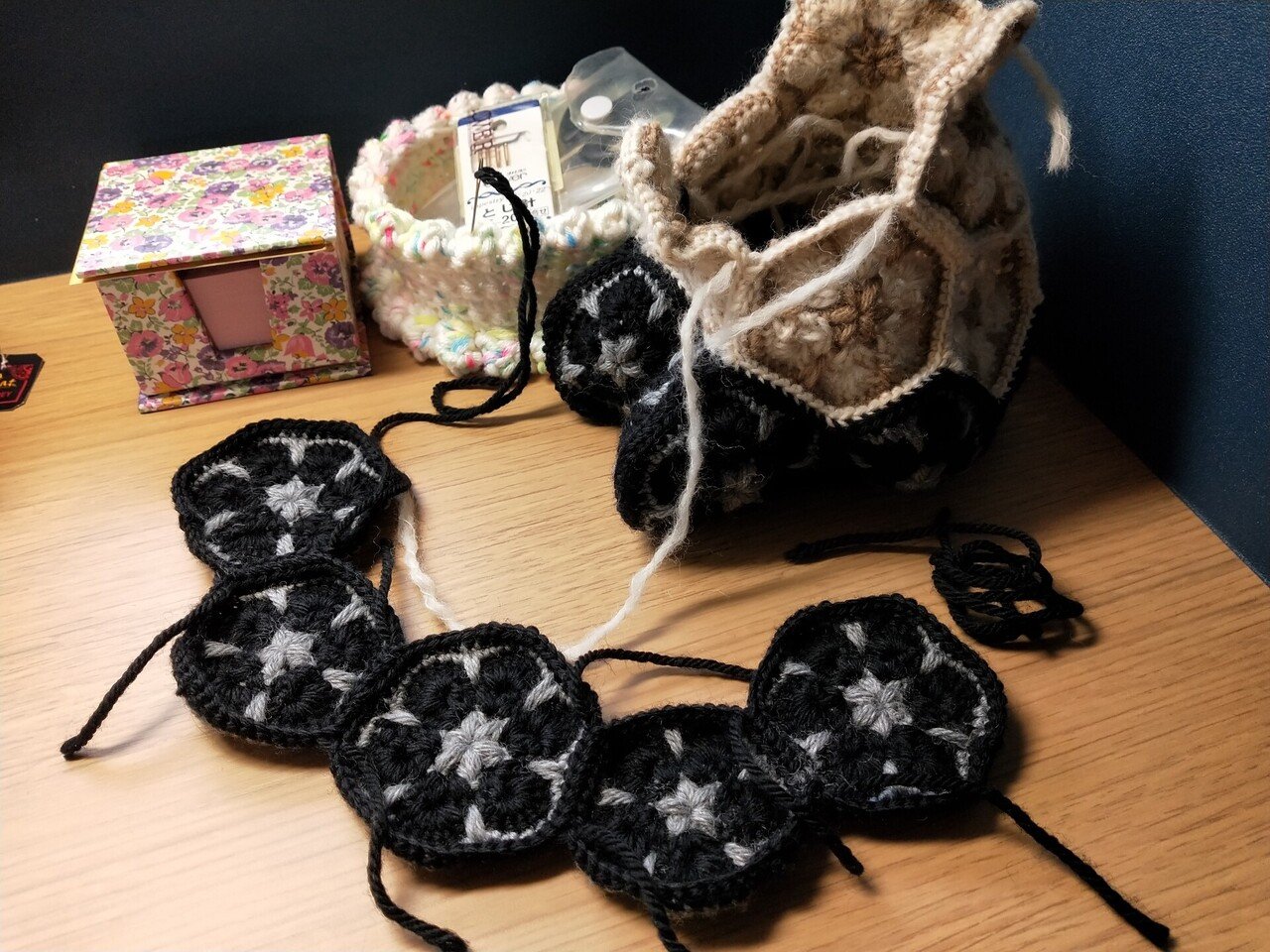 ハンドメイド　マルチカバー　大判サイズ　モチーフつなぎ　アフリカンフラワー ハンドメイドマルチカバー大判サイズモチーフつなぎアフリカンフラワー