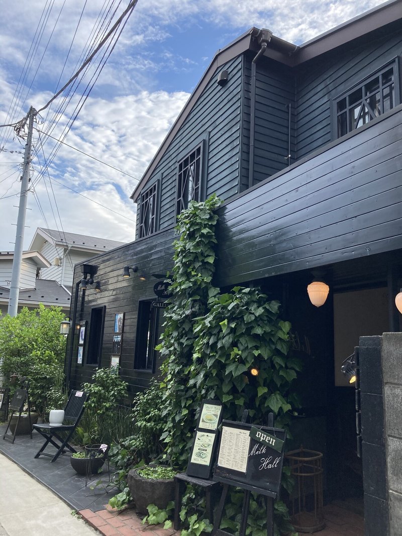 鎌倉駅 ジャズが流れる純喫茶 ミルクホール さんで大正ロマンをあじわう さこ 音楽雑誌の編集者 Note