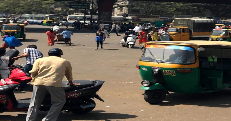 インド（オートリキシャと市場）