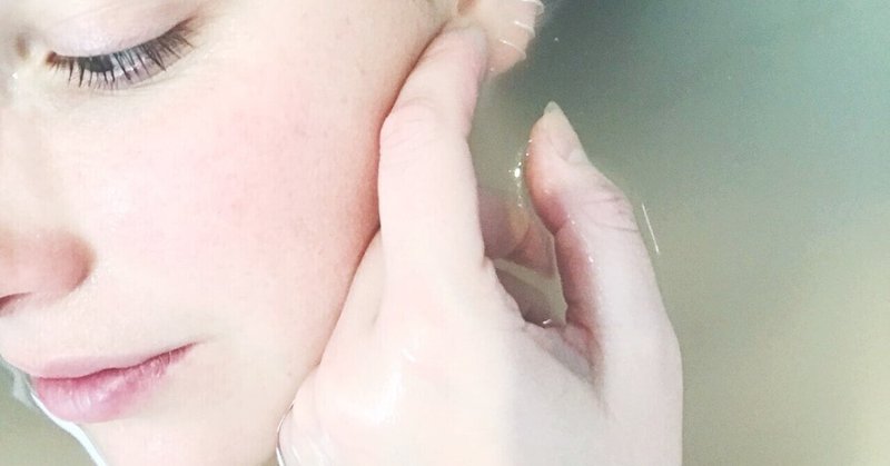 綺麗な人が言う 特に何もしていません は大体嘘だと思う 岡田知子 猫と暮らす文筆家 Note