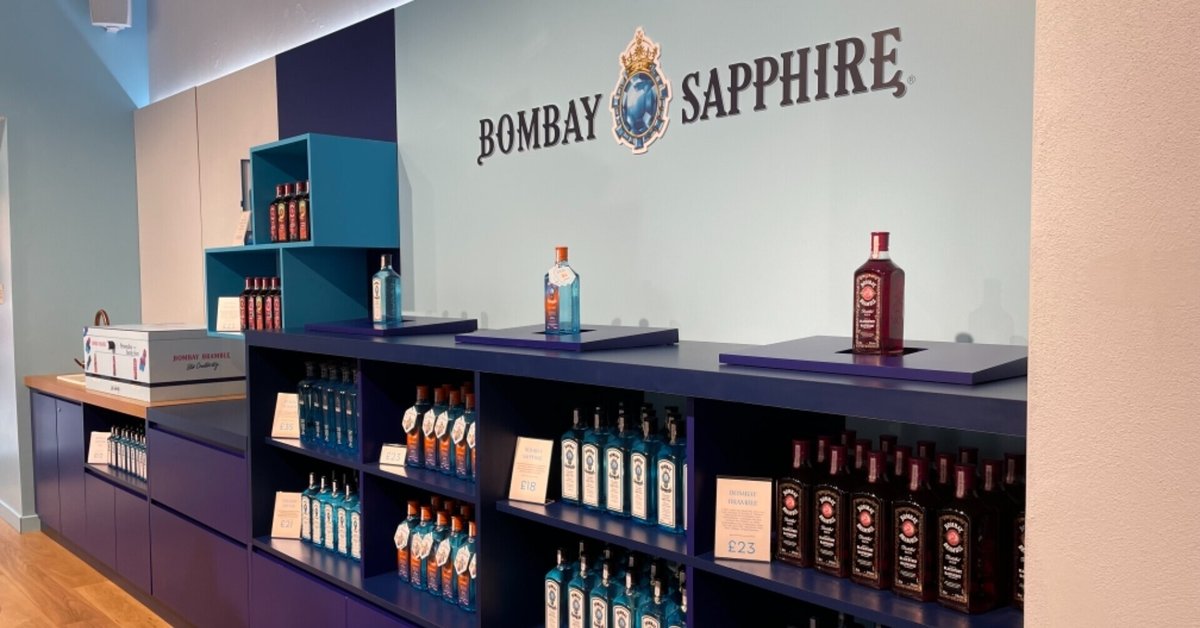青いボトルが特徴的なボンベイサファイア蒸留所へ｜ヒデイシ