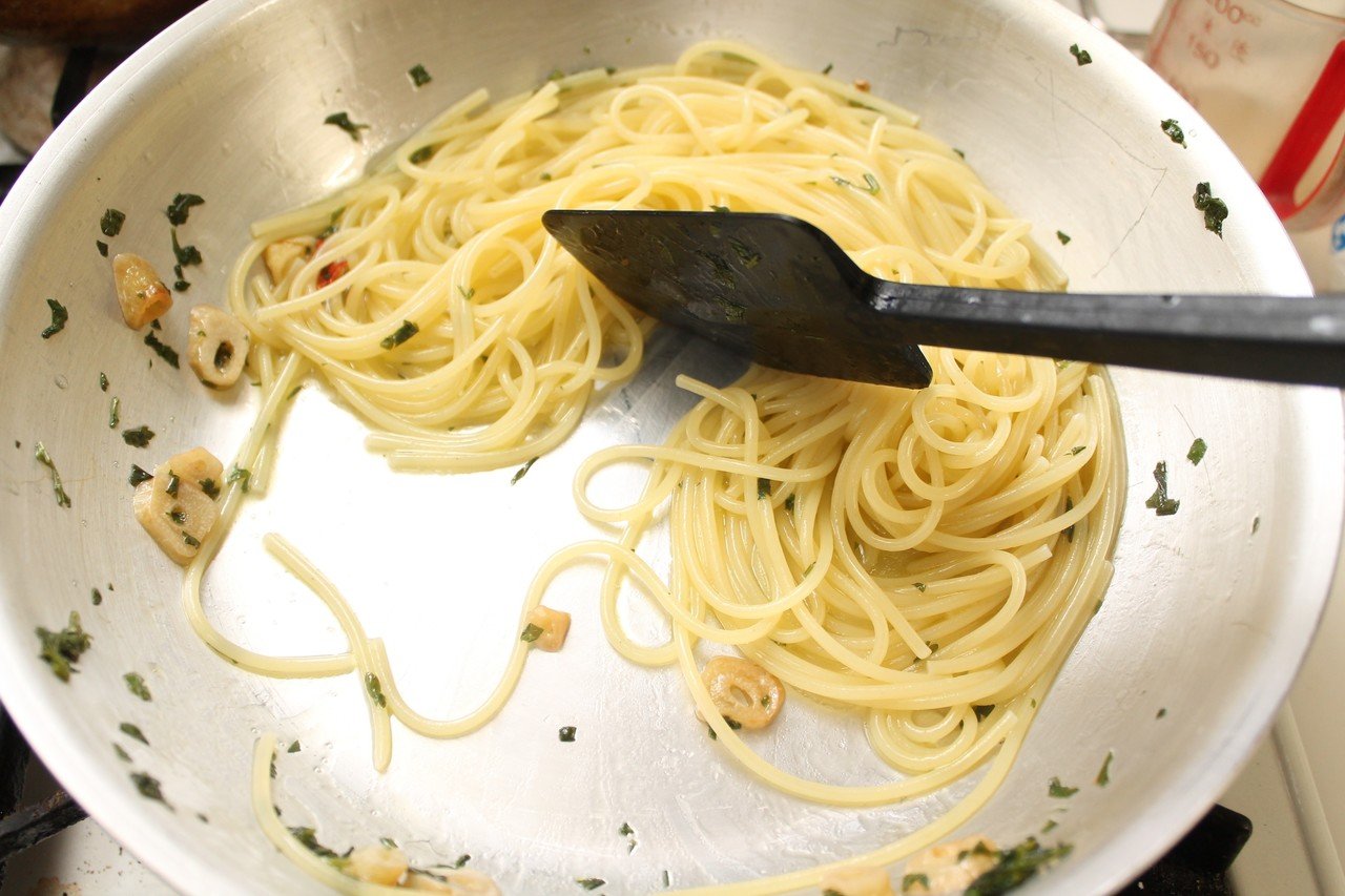 基本のペペロンチーノの作り方｜樋口直哉(TravelingFoodLab.)