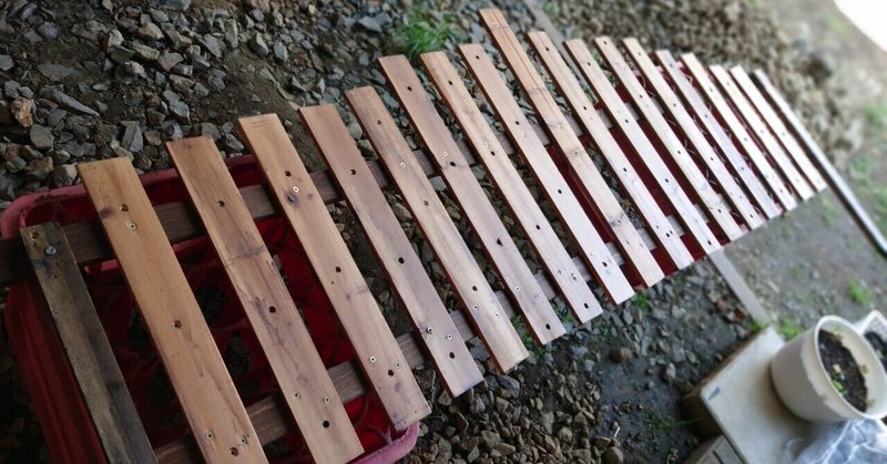 Diy 解体したベッドのスノコの行方は 木琴 マリンバ いいえ 全然ただの木柵です つぐみ Note