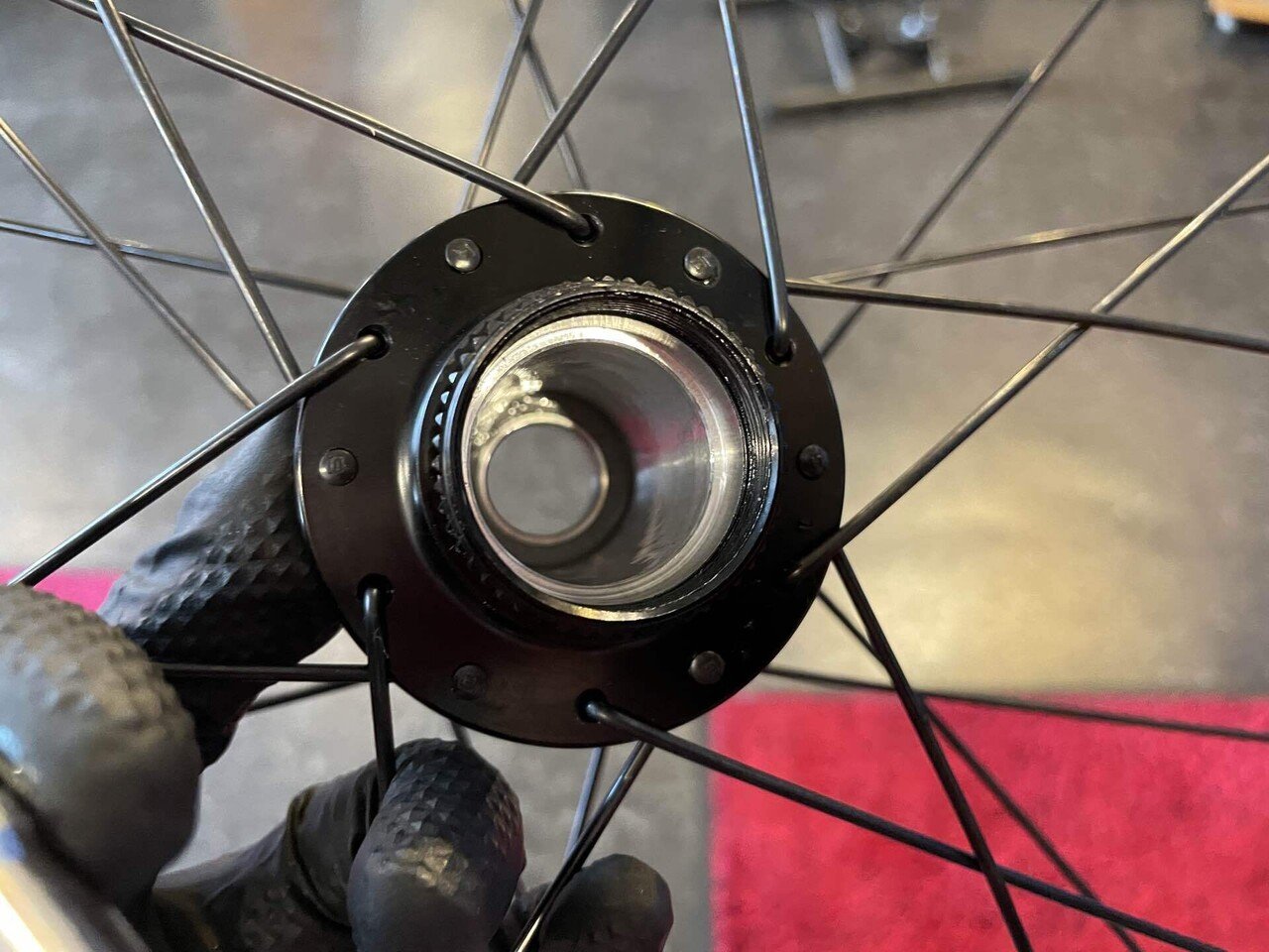 作業】ホイールの準備（Tarmac SL7 Compの場合）｜BIKE SHOP FORZA の