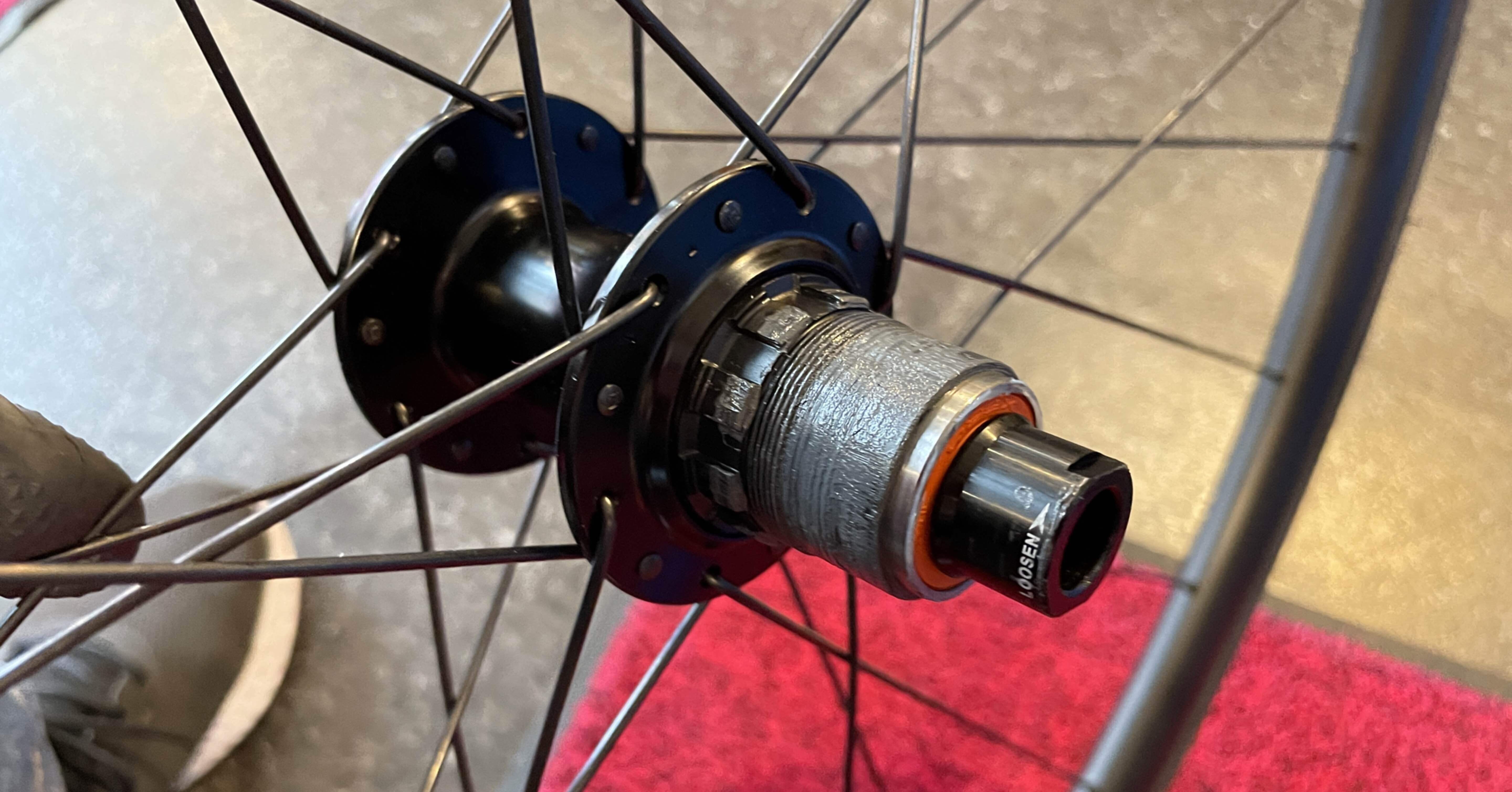 作業】ホイールの準備（Tarmac SL7 Compの場合）｜BIKE SHOP FORZA の