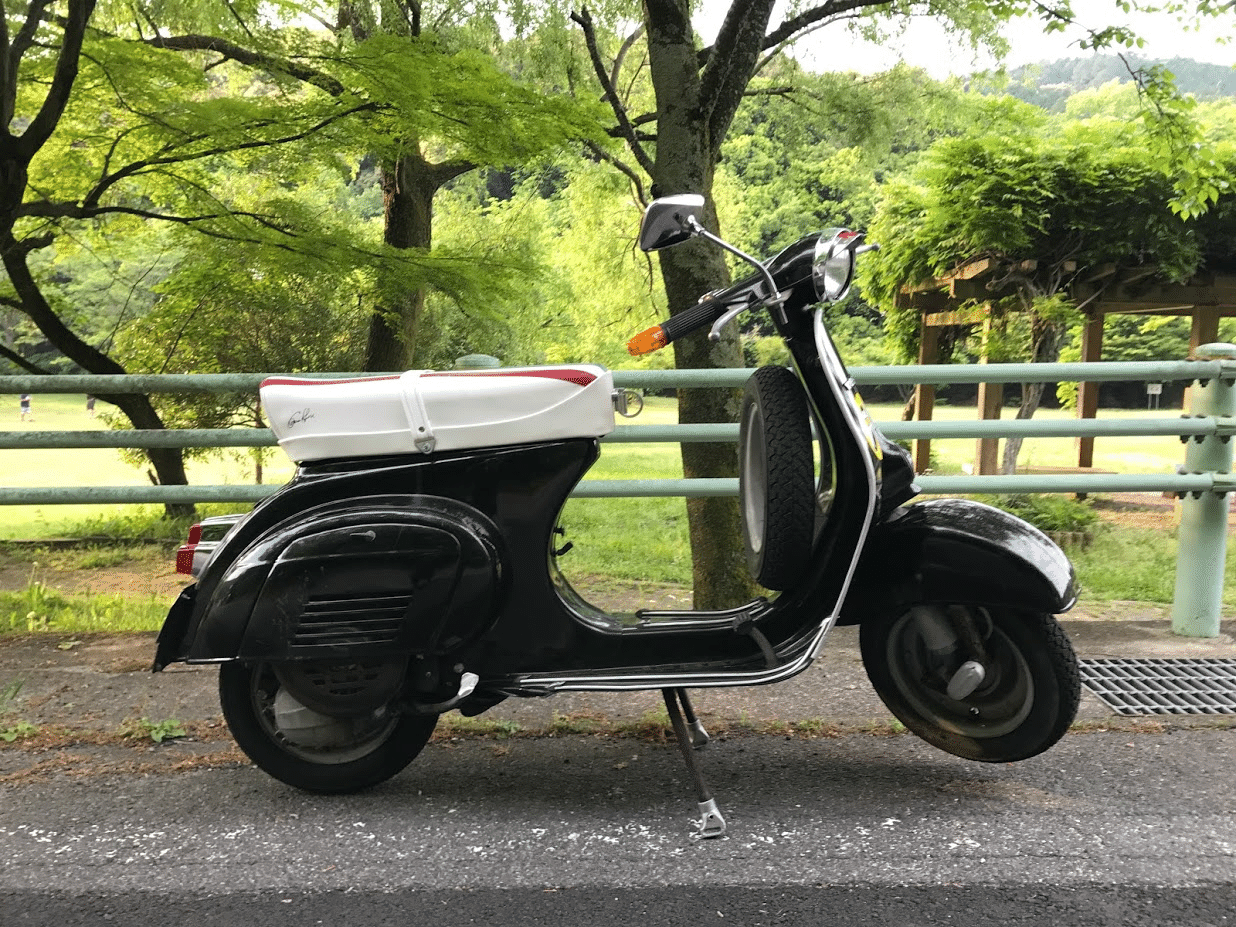 ★VESPA★50s/100/125ET3用スポーツシート 黒2 カフェレーサー VESPA50s/100/125ET3用スポーツシート 黒2 カフェレーサー VESPA50s