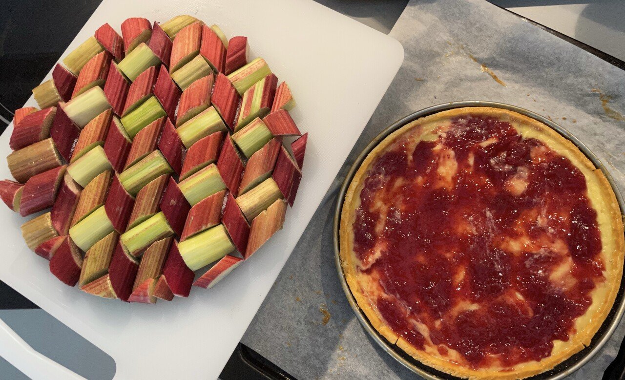 旬のルバーブで 幾何学模様タルト ユイじょり Note