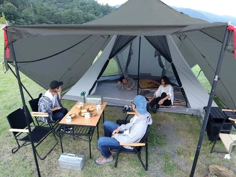 リビングを備えたオールシーズン使える2ルームワンポールテント